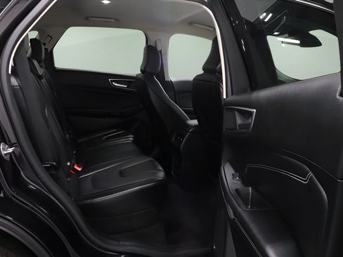 Used 2022 Ford Edge Titanium AWD/4WD image 17