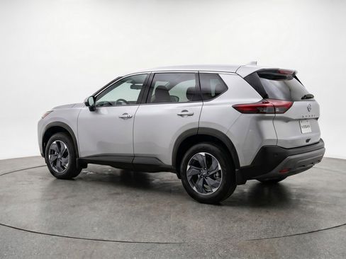 Used 2025 Nissan Rogue SV FWD image 6