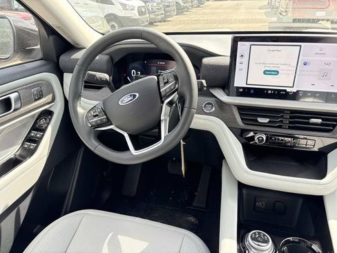 New 2026 Ford Explorer Platinum image 14