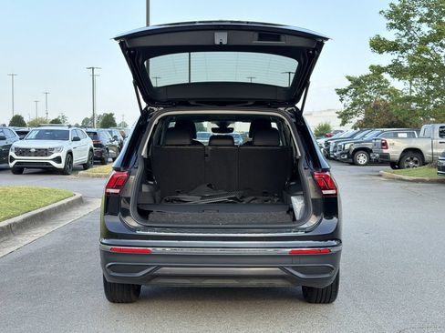 Used 2023 Volkswagen Tiguan SE w/ Panoramic Sunroof Package FWD image 14