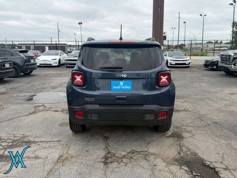Used 2023 Jeep Renegade Altitude AWD/4WD image 6