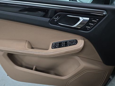 Certified 2019 Porsche Macan AWD/4WD image 23