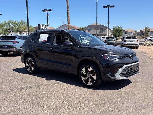 Used 2025 Volkswagen Taos SE AWD/4WD image 32