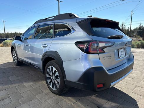 Used 2025 Subaru Outback Limited AWD/4WD image 5