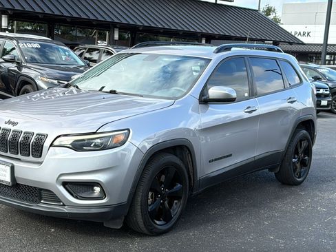 Used 2019 Jeep Cherokee Latitude Plus FWD image 4