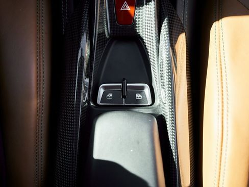 Used 2022 Ferrari F8 Tributo image 62