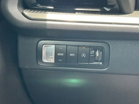 Used 2025 Chevrolet Traverse LT AWD/4WD image 20