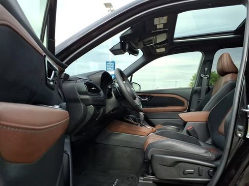 Certified 2025 Subaru Forester Touring w/ Popular Package - Touring AWD/4WD image 18