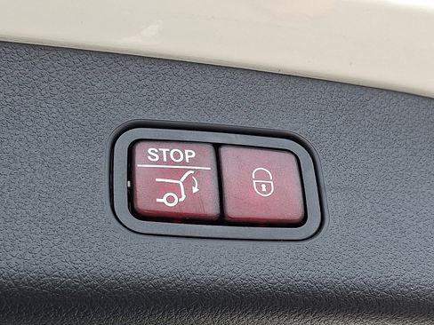 Certified 2025 Mercedes-Benz GLC 300 4MATIC image 30