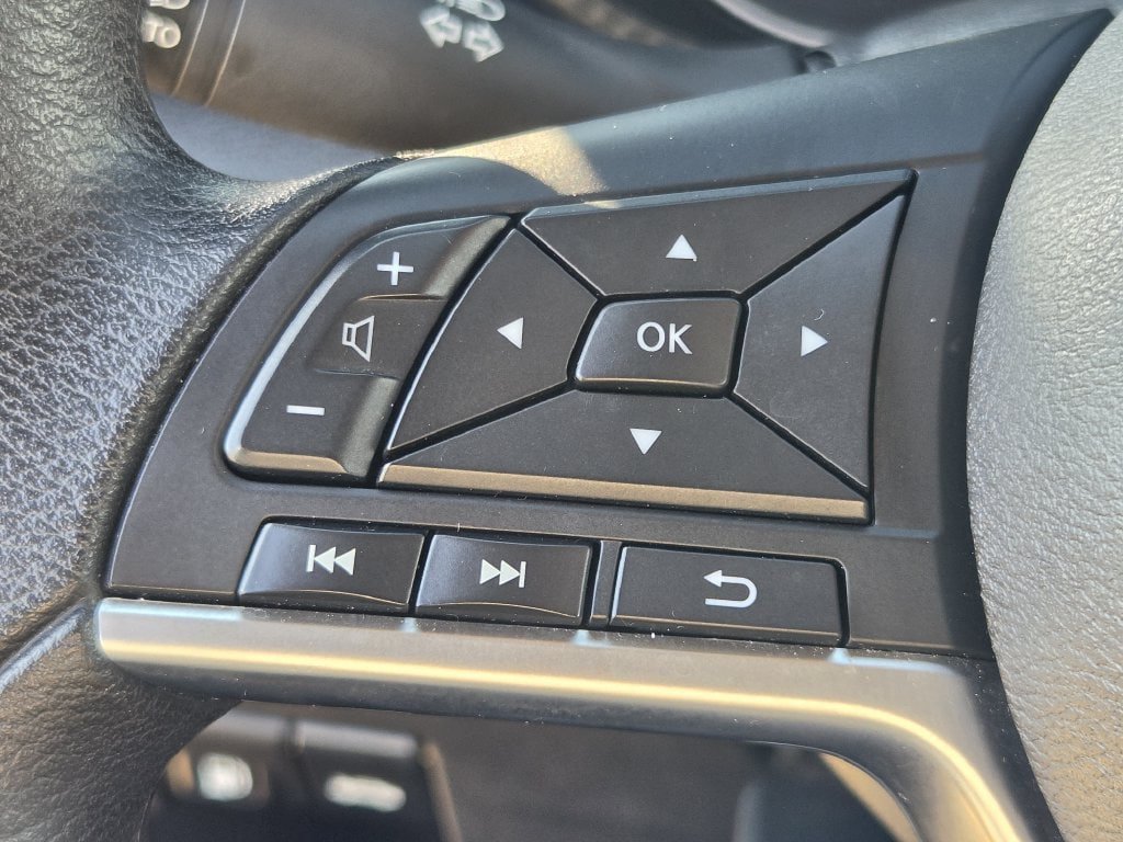 Used 2025 Nissan Versa SV FWD image 23