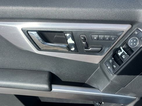 Used 2010 Mercedes-Benz GLK 350 4MATIC image 8