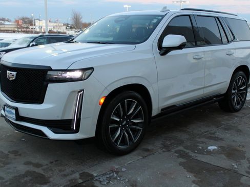 Used 2023 Cadillac Escalade Sport Platinum image 3