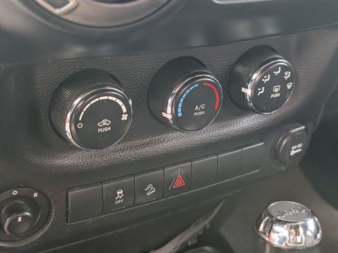 Used 2012 Jeep Wrangler Sport AWD/4WD image 12