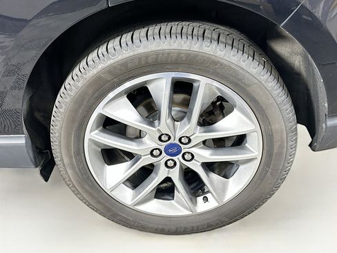 Used 2018 Ford Edge Titanium w/ Equipment Group 301A AWD/4WD image 11