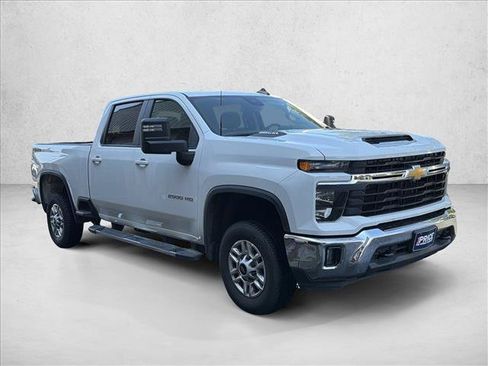Used 2025 Chevrolet Silverado 2500 LT w/ Convenience Package AWD/4WD image 4
