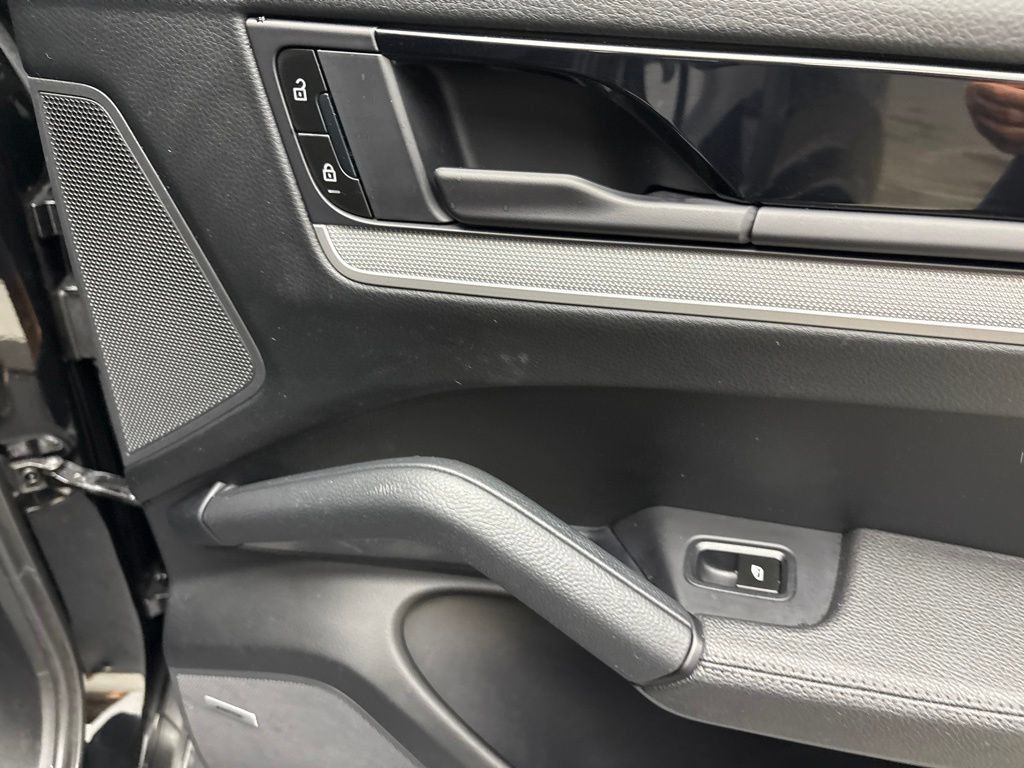 Certified 2024 Porsche Cayenne AWD/4WD image 27