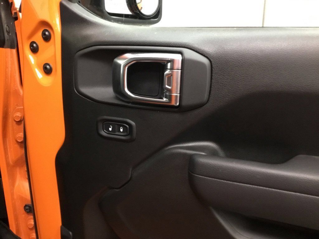 Used 2025 Jeep Gladiator Mojave AWD/4WD image 24