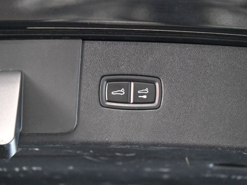 Used 2019 Porsche Cayenne Turbo w/ Sportdesign Package image 41