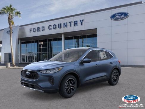 New 2025 Ford Escape SE w/ Class II Trailer Tow Package image 2