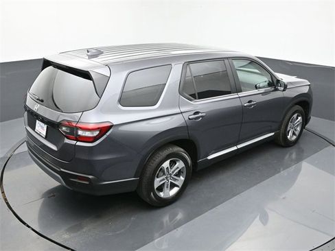 Used 2025 Honda Pilot EX-L image 17