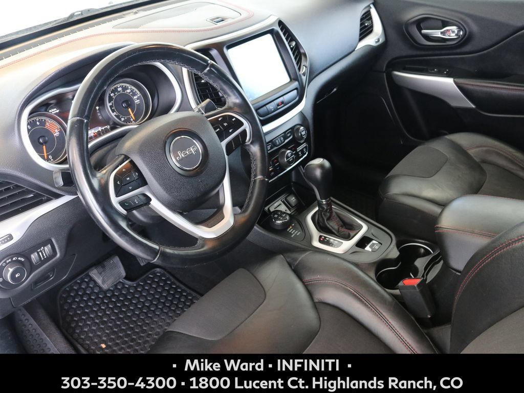 Used 2018 Jeep Cherokee Trailhawk AWD/4WD image 7
