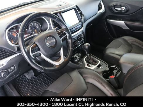 Used 2018 Jeep Cherokee Trailhawk AWD/4WD image 7