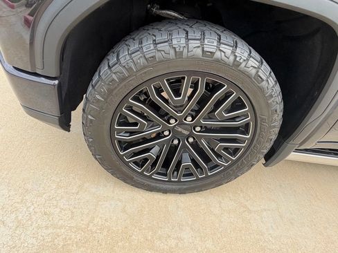 Used 2022 GMC Sierra 1500 Denali Ultimate AWD/4WD image 11