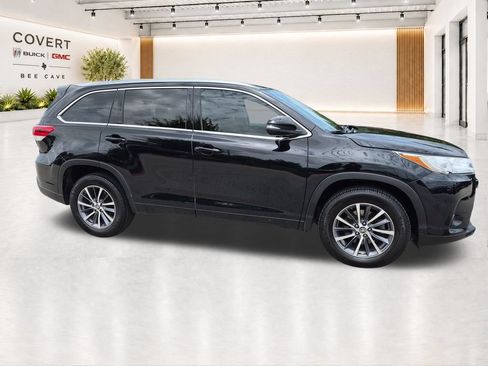 Used 2017 Toyota Highlander XLE FWD image 13