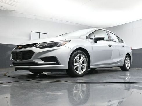Used 2018 Chevrolet Cruze LT w/ Convenience Package image 28