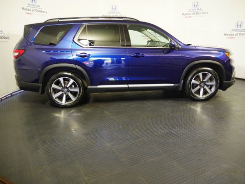 Certified 2023 Honda Pilot Elite image 3