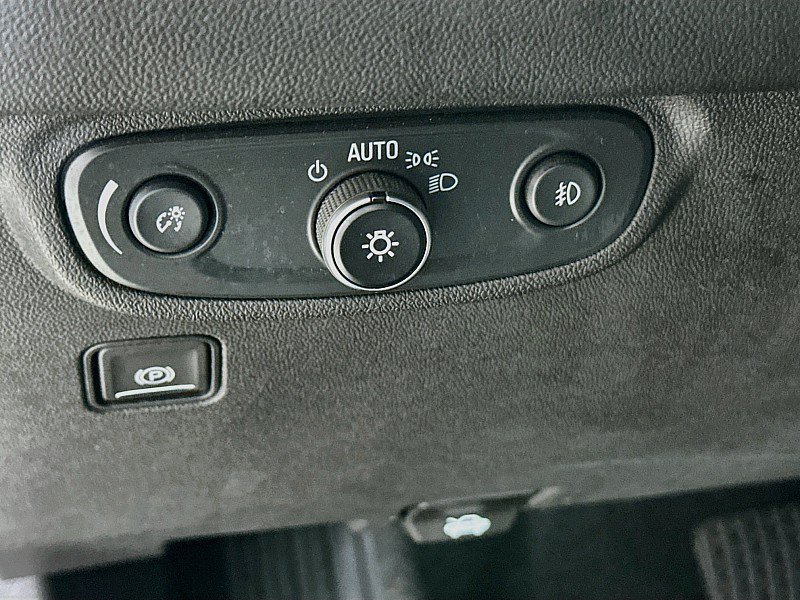 Used 2024 GMC Terrain SLT AWD/4WD image 10