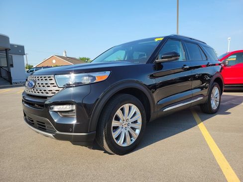 Used 2024 Ford Explorer Limited w/ Equipment Group 301A AWD/4WD image 2
