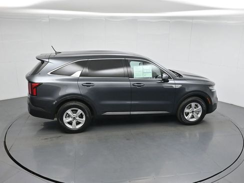 Used 2023 Kia Sorento LX image 56