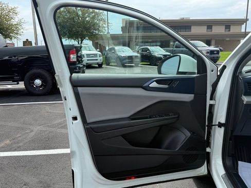 Used 2022 Volkswagen Taos SE AWD/4WD image 22