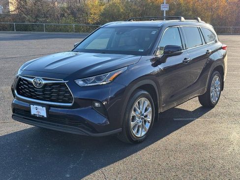 Certified 2022 Toyota Highlander Limited image 11