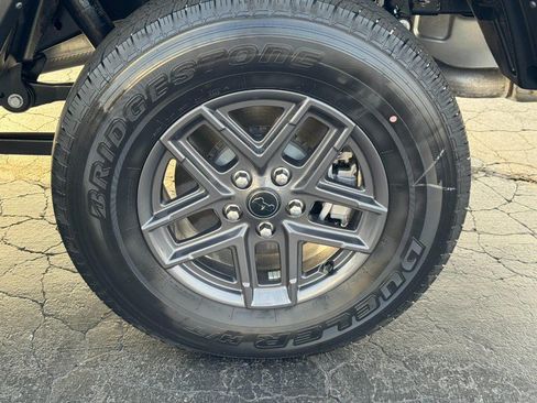 Used 2024 Jeep Gladiator Sport image 7