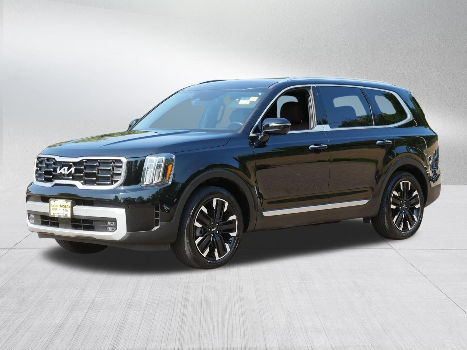Certified 2024 Kia Telluride SX w/ Towing Package AWD/4WD image 3