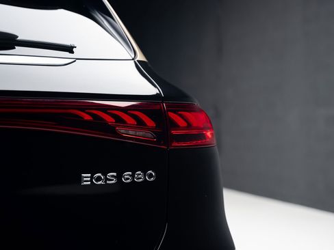 Used 2024 Mercedes-Benz Maybach EQS 680 4MATIC image 31