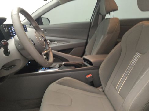 Used 2025 Hyundai Elantra Sport FWD image 17