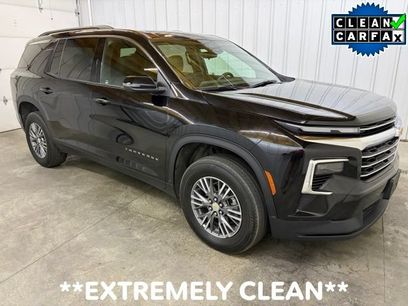 Used 2025 Chevrolet Traverse LT