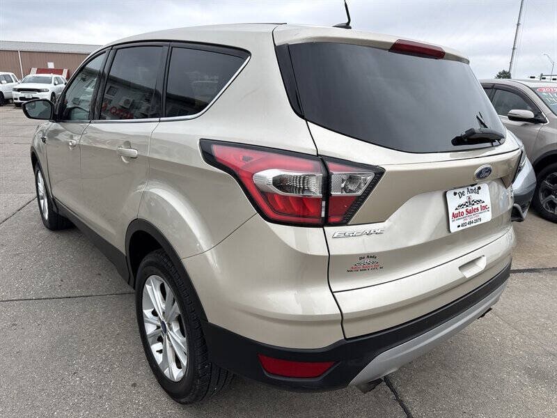 Used 2017 Ford Escape SE AWD/4WD image 5