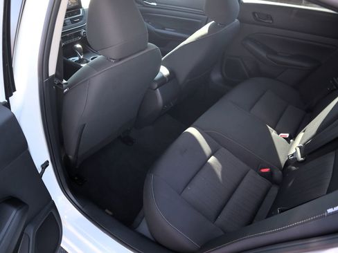 Used 2025 Nissan Altima 2.5 SV w/ SV Premium Package image 10