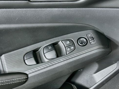 Used 2025 Nissan Altima 2.5 SV FWD image 15