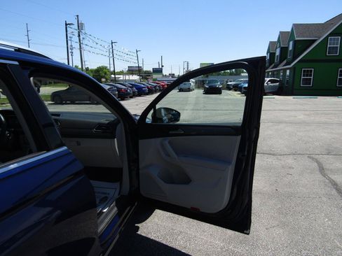 Used 2023 Volkswagen Tiguan SE AWD/4WD image 22