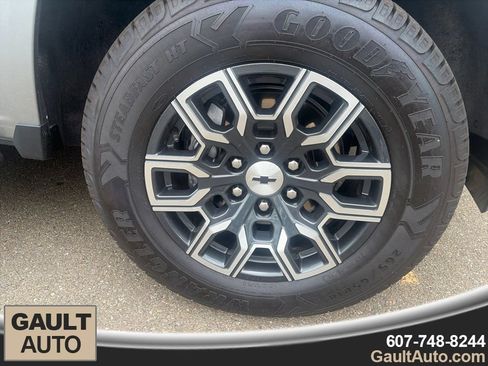Used 2023 Chevrolet Colorado Z71 w/ Z71 Convenience Package 2 AWD/4WD image 10