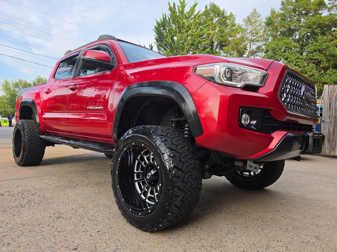 Used 2019 Toyota Tacoma TRD Off-Road AWD/4WD image 5