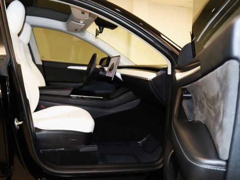 Used 2023 Tesla Model Y Long Range AWD/4WD image 73