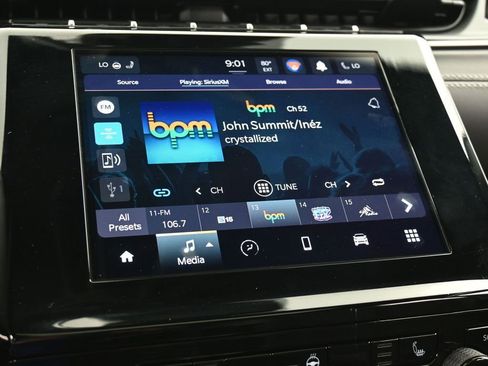 Used 2025 Jeep Grand Cherokee Altitude image 23