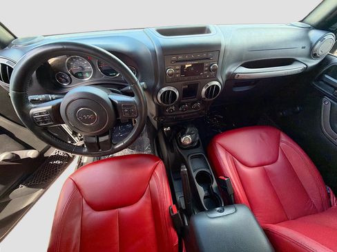 Used 2017 Jeep Wrangler Sport w/ Connectivity Group AWD/4WD image 14