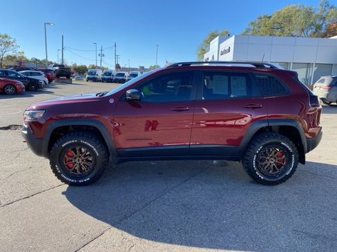 Used 2019 Jeep Cherokee Trailhawk w/ Cold Weather Group image 9